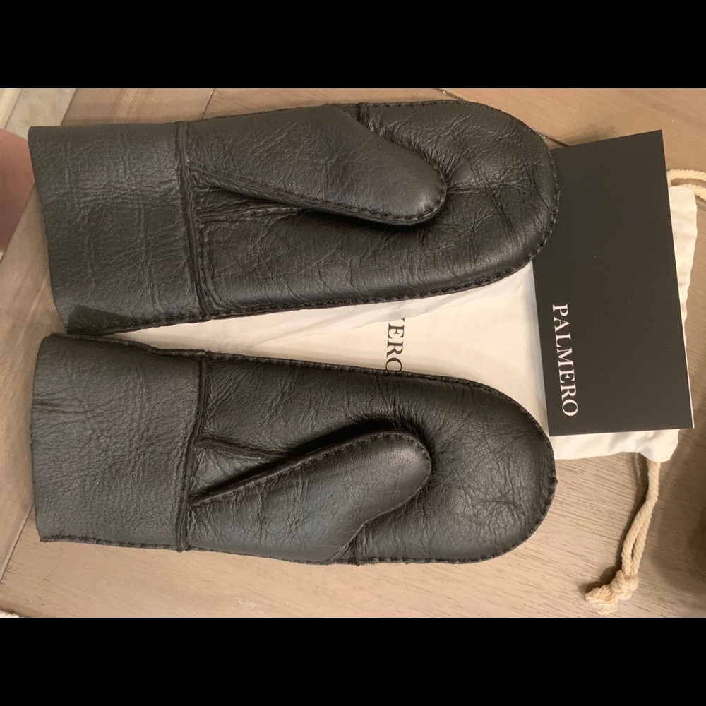 Palmero Valentina Sheepskin Mittens Black New
